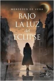 BAJO LA LUZ DEL ECLIPSE.  9788467072075